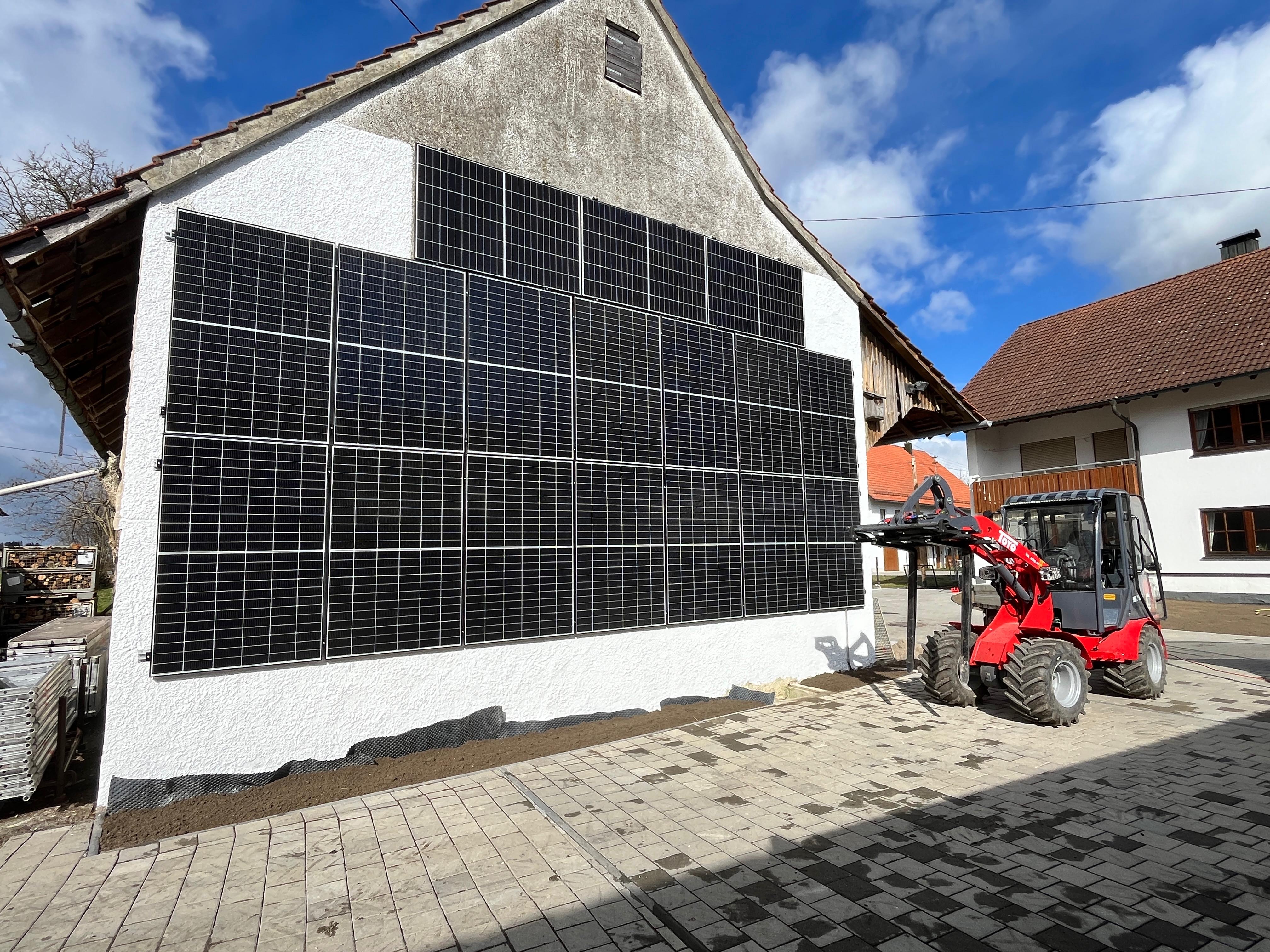 PV an Hauswand
