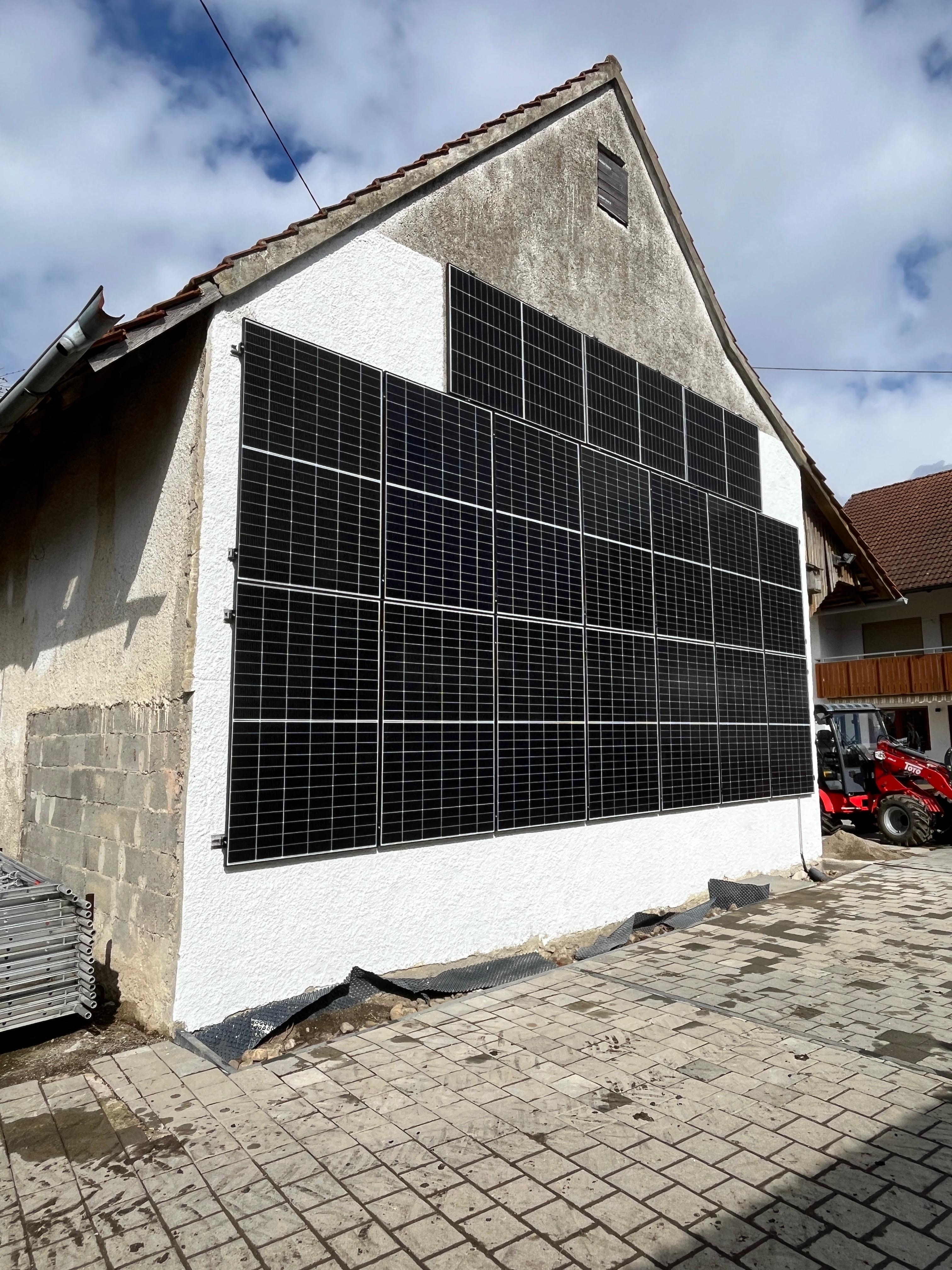 PV an Hauswand